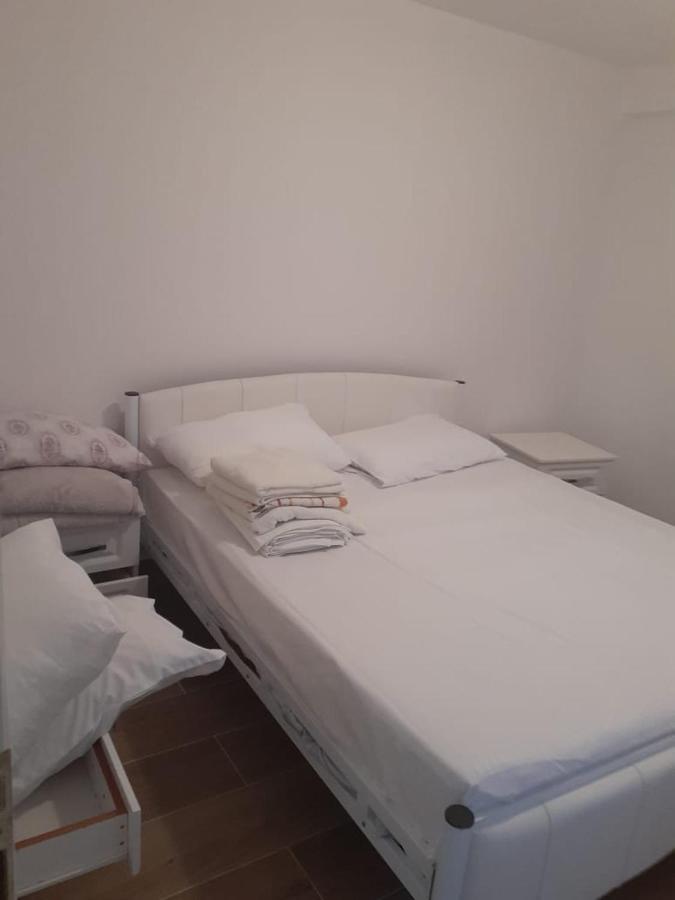Lovely 1-Bedroom Apartment In Sarandë Exterior foto